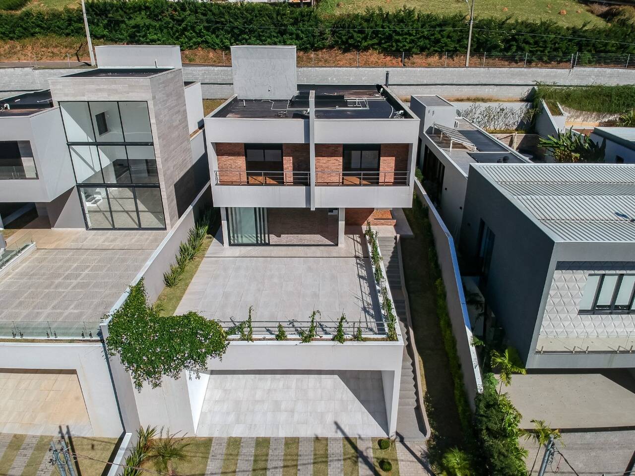 Casa de Condomínio à venda com 4 quartos, 400m² - Foto 1